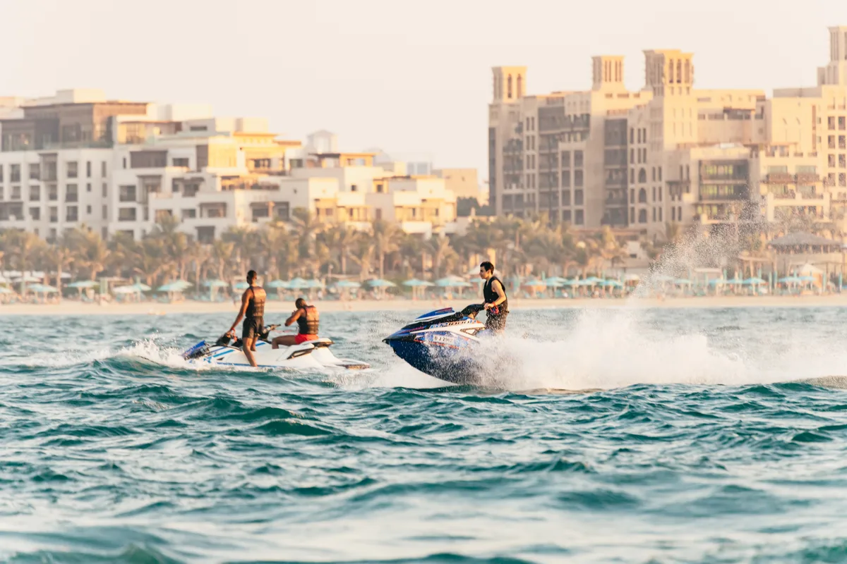Jetski-Fahrer vor Dubai.